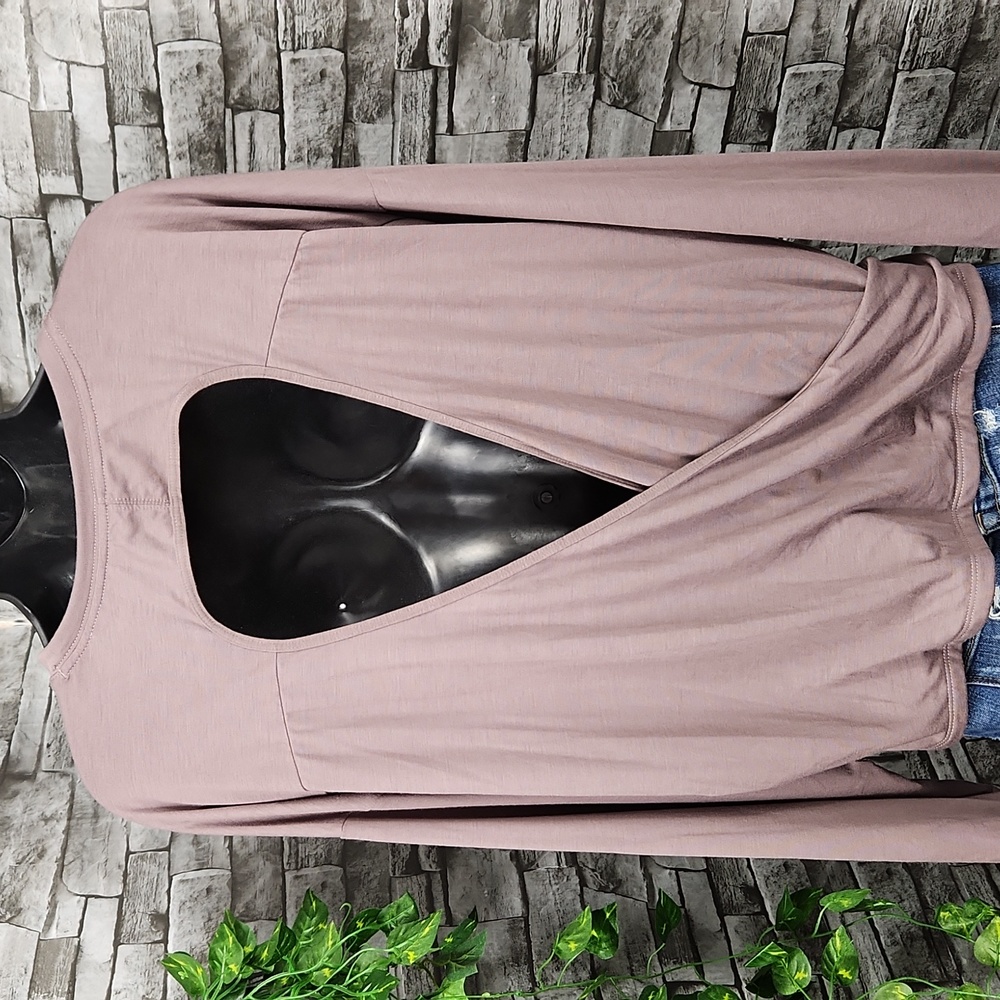 Old Navy Active Long Sleeve Open-Back Top | Mauve | Medium Tall - Picture 4 of 8